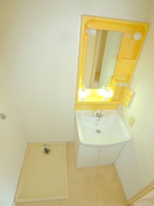 物件内観写真18　(洗濯機置場)