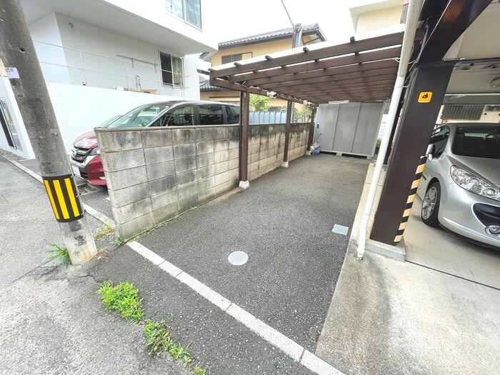 物件外観写真3　(駐車場)