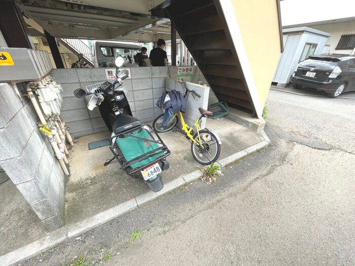 物件外観写真5　(駐輪場)