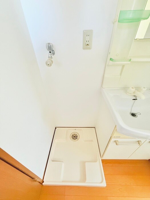 物件内観写真16　(洗濯機置場)