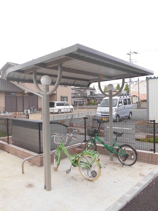 物件外観写真3　(駐輪場)