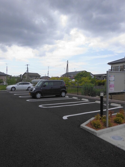 物件外観写真4　(駐車場)