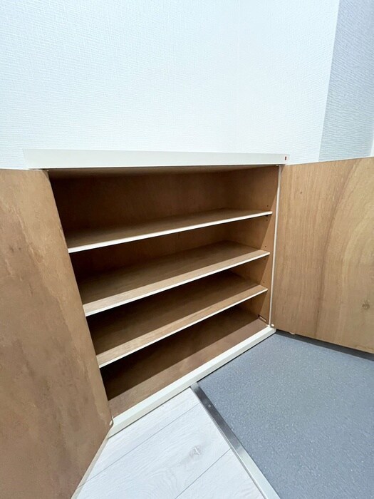 物件内観写真18　(靴箱)