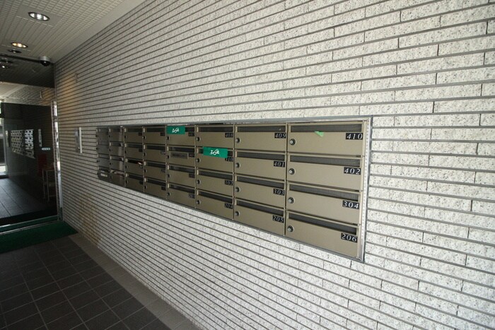 物件外観写真6　(エントランス部分)