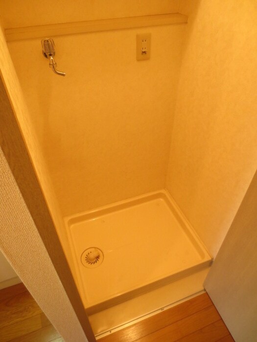 物件内観写真12　(洗濯機置場)