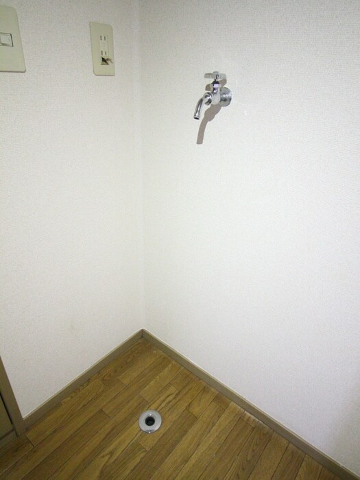 物件内観写真13　(洗濯機置場)