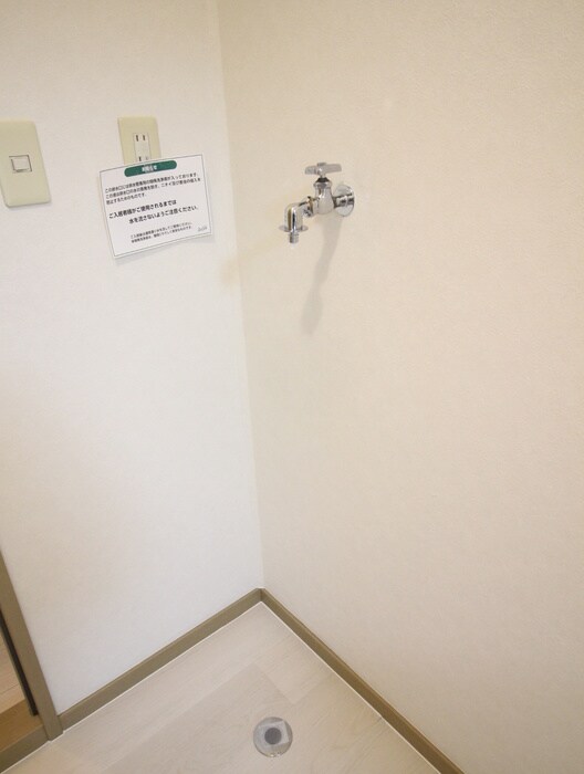 物件内観写真18　(洗濯機置場)