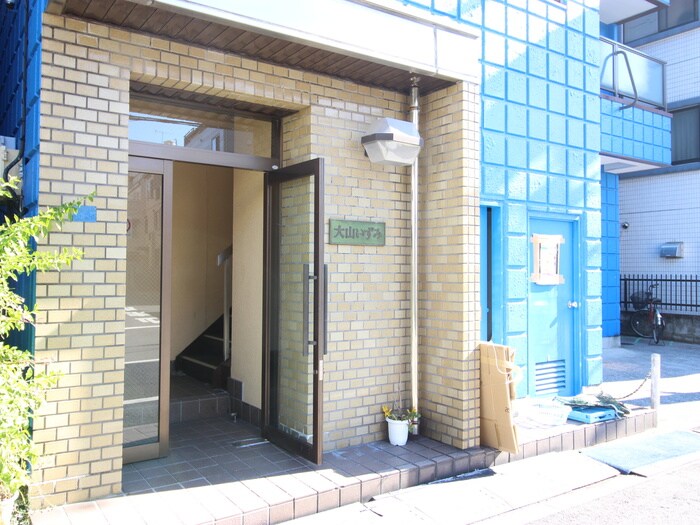 物件外観写真2　(エントランス部分)