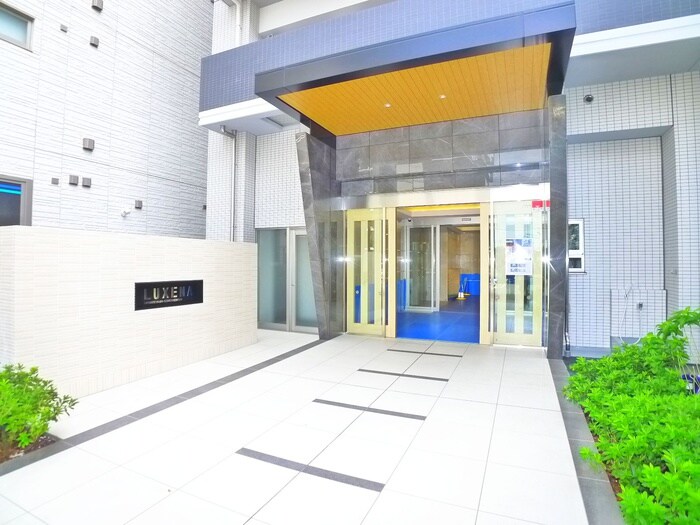 物件外観写真4　(エントランス部分)