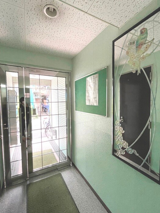 物件外観写真5　(エントランス部分)