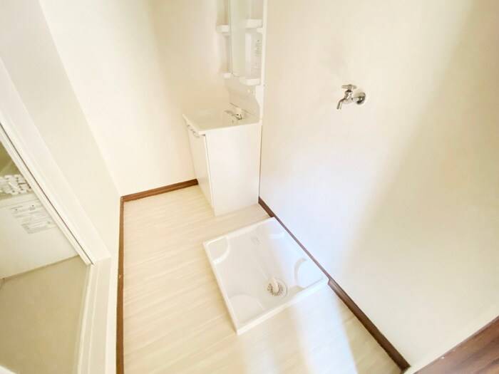 物件内観写真10　(洗濯機置場)