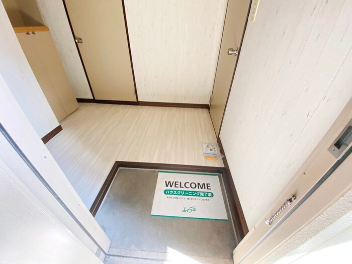 物件内観写真13　(玄関)