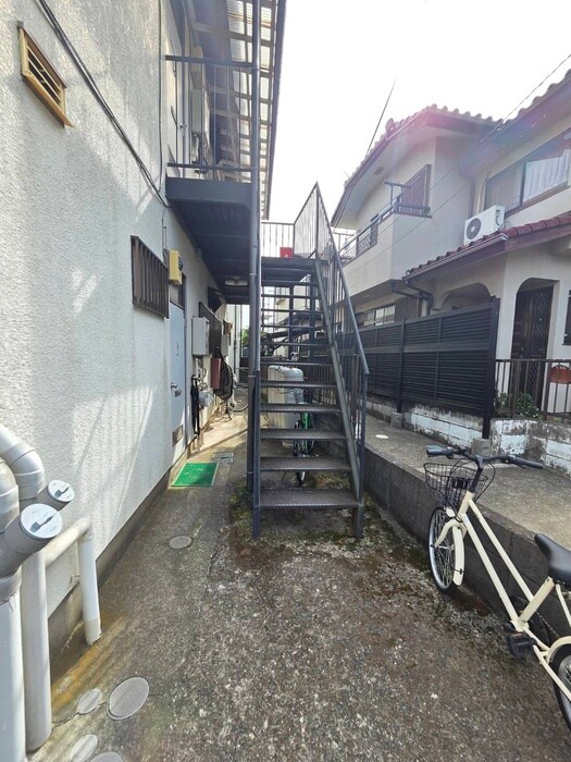 物件外観写真4　(エントランス部分)