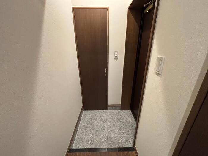 物件内観写真15　(玄関)