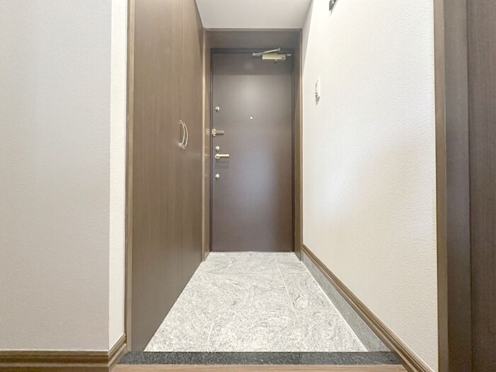 物件内観写真16　(玄関)