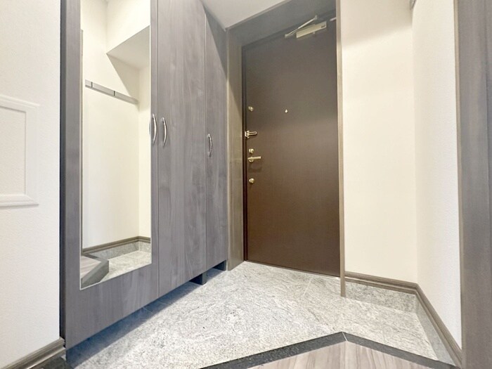 物件内観写真16　(玄関)