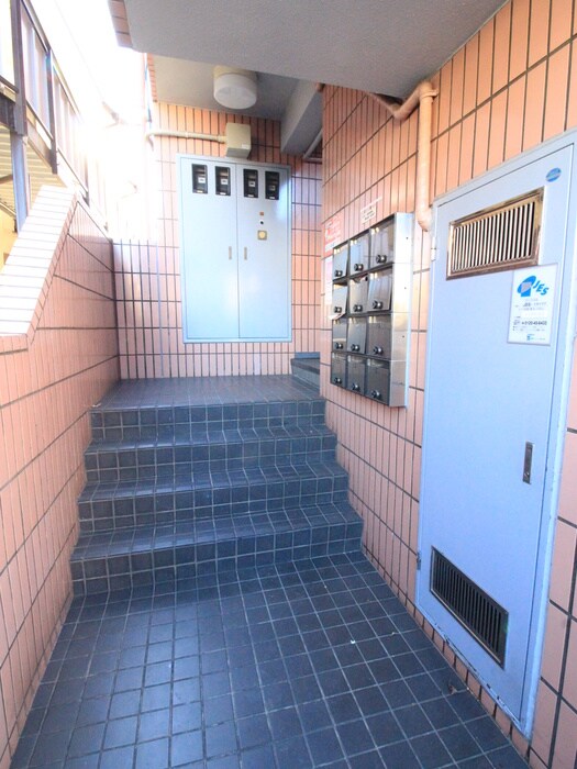 物件外観写真4　(エントランス部分)