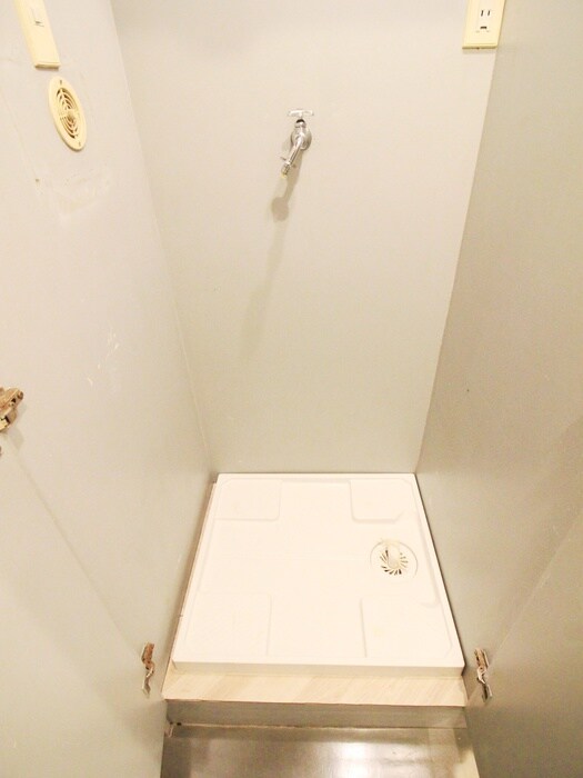 物件内観写真18　(洗濯機置場)