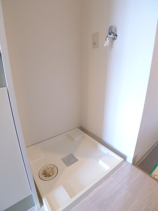 物件内観写真12　(洗濯機置場)