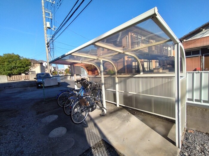 物件外観写真3　(駐輪場)