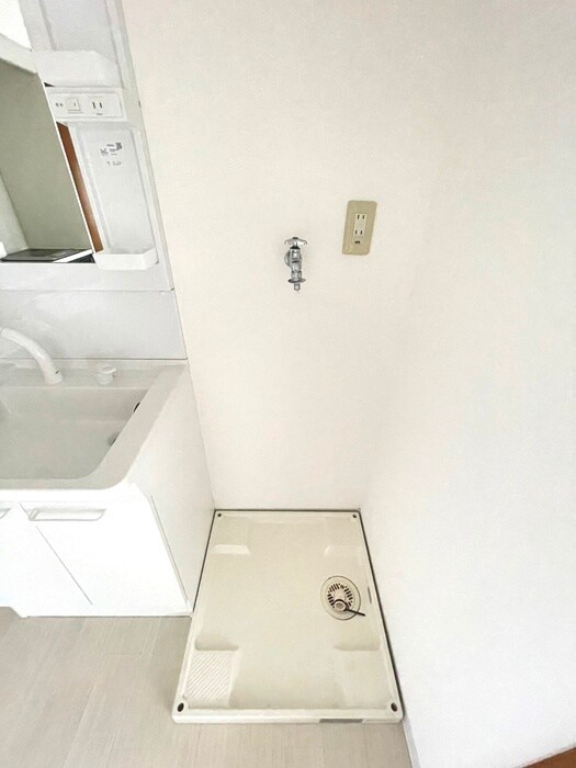 物件内観写真12　(洗濯機置場)