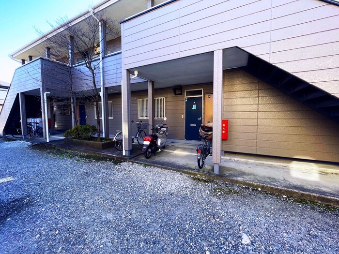 物件外観写真4　(駐輪場)