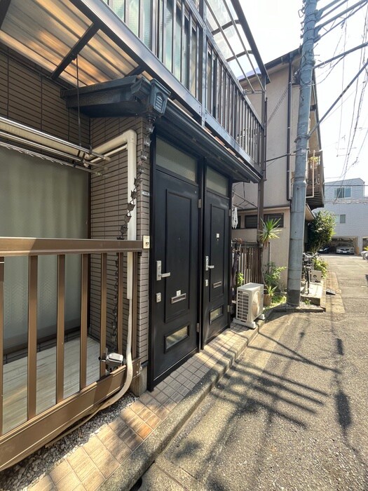 物件外観写真3　(エントランス部分)