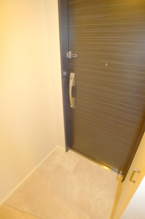 物件内観写真16　(玄関)