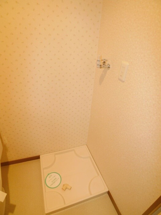 物件内観写真15　(洗濯機置場)