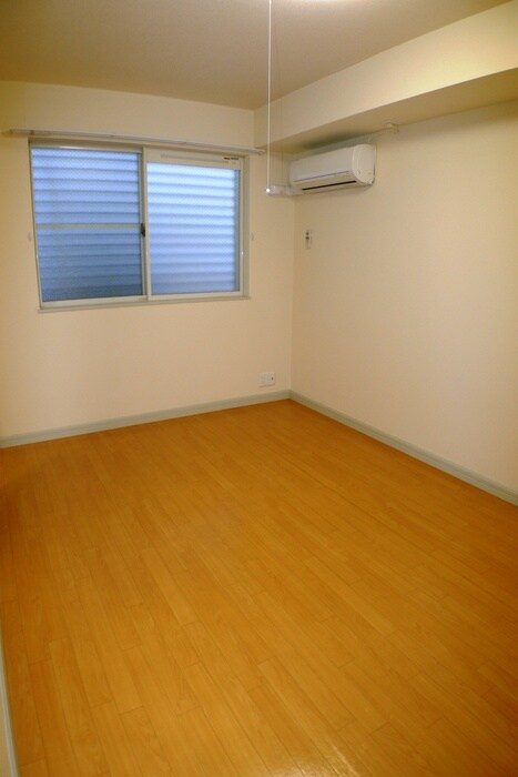 物件内観写真4　(居室)