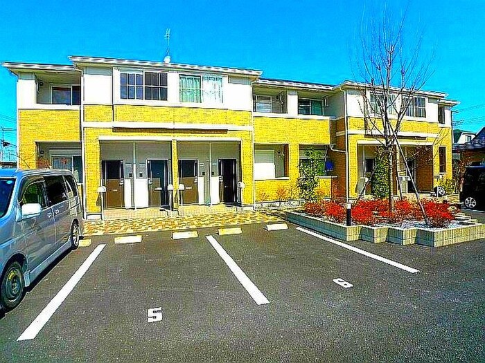 物件外観写真3　(駐車場)