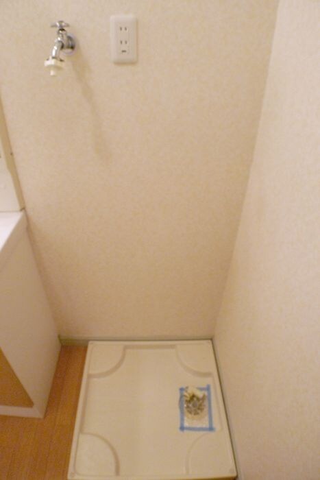 物件内観写真12　(洗濯機置場)