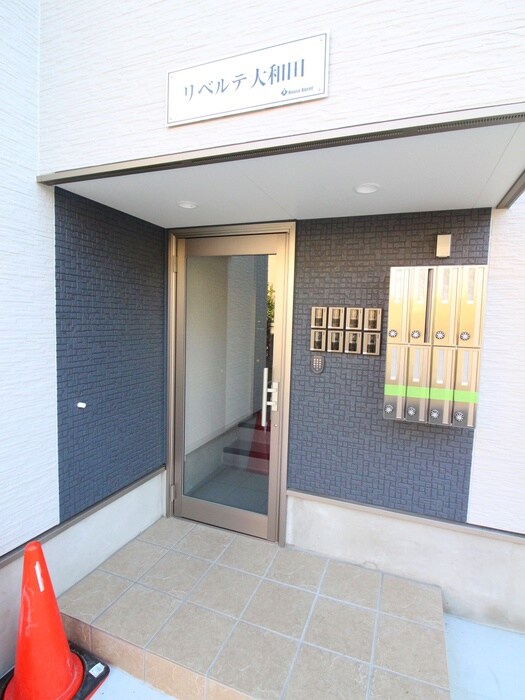 物件外観写真2　(エントランス部分)