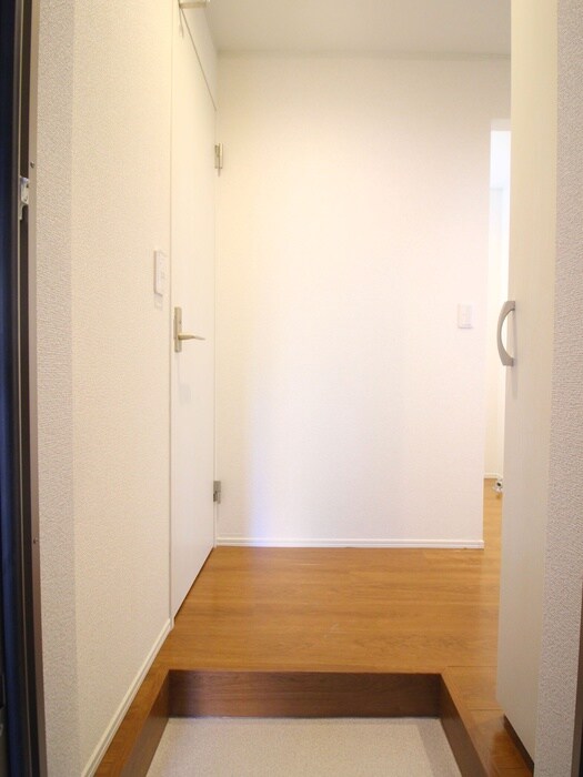 物件内観写真16　(玄関)