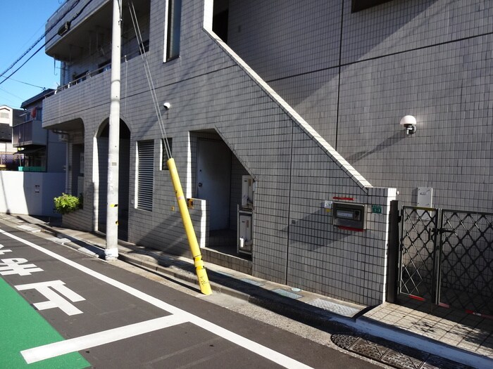 物件外観写真3　(エントランス部分)