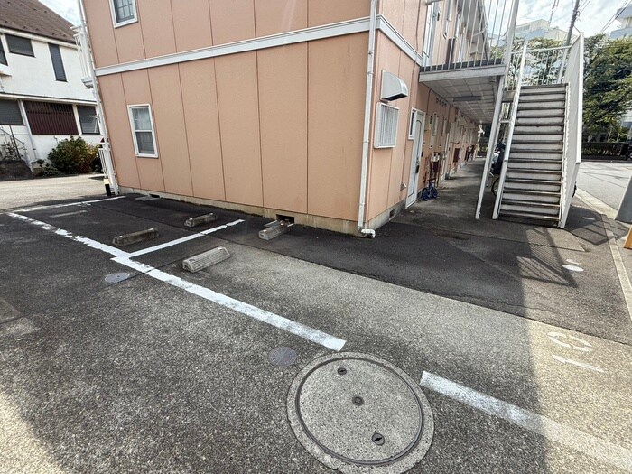 物件外観写真5　(駐車場)