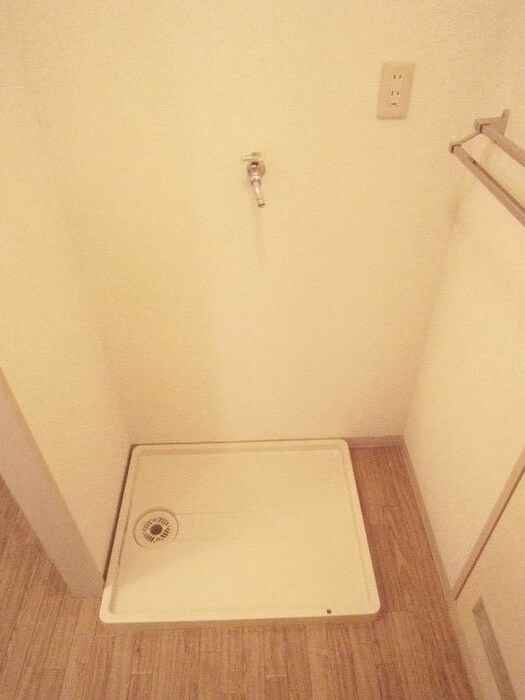 物件内観写真12　(洗濯機置場)