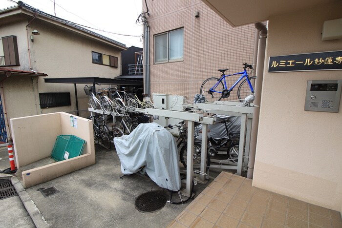 物件外観写真4　(駐輪場)