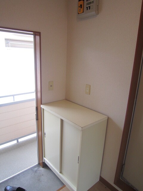 物件内観写真10　(玄関)