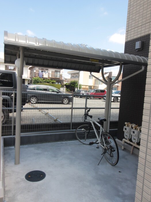 物件外観写真6　(駐輪場)