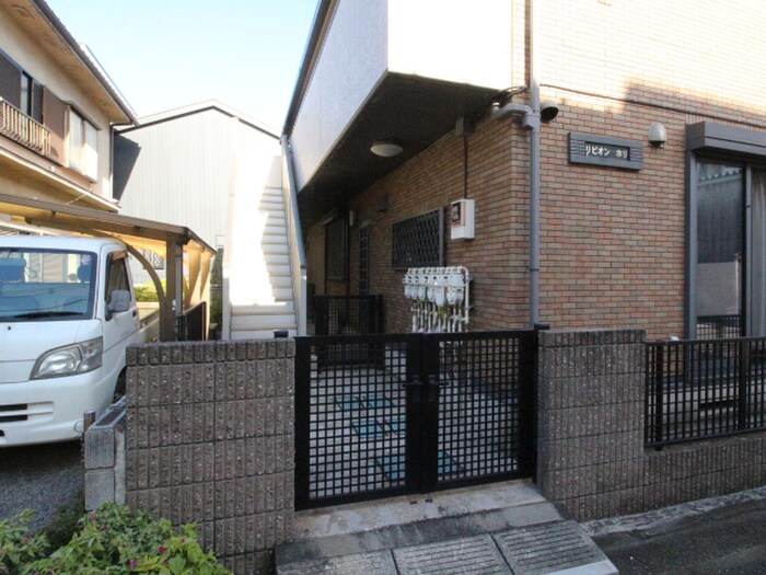 物件外観写真2　(エントランス部分)