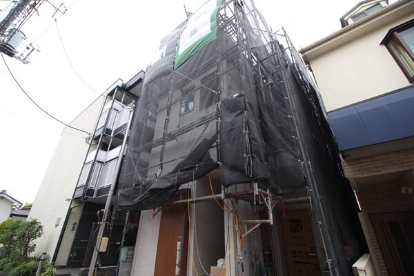 建築中