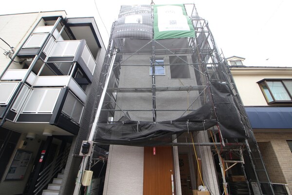建築中