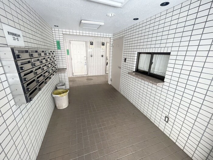 物件外観写真3　(エントランス部分)