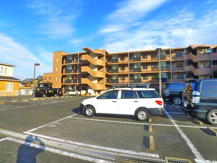 物件外観写真4　(駐車場)