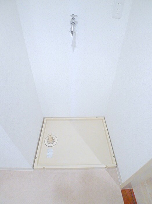 物件内観写真17　(洗濯機置場)