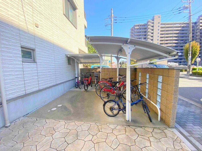 物件外観写真3　(駐輪場)