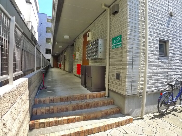 物件外観写真6　(エントランス部分)