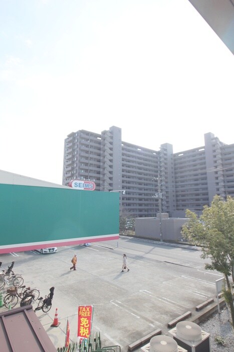 物件内観写真18　(室内からの展望)