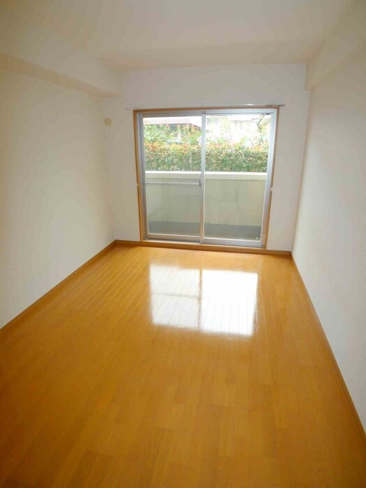 物件内観写真11　(室内からの展望)